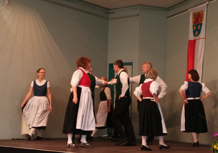 Gemeinsam Volkstanzen